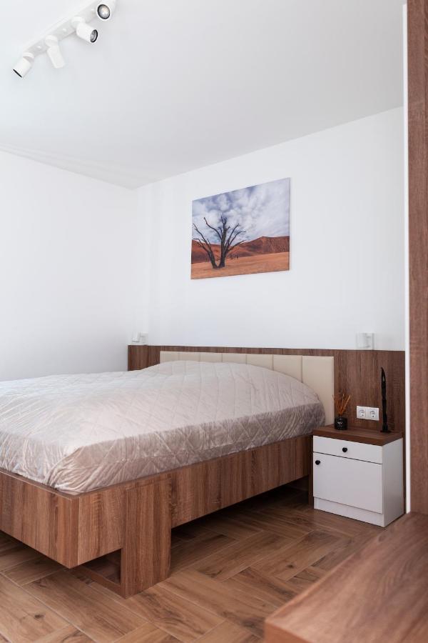 Hvt Comfort Apartments Mezokovesd ภายนอก รูปภาพ