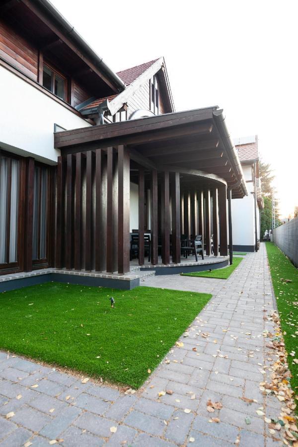 Hvt Comfort Apartments Mezokovesd ภายนอก รูปภาพ