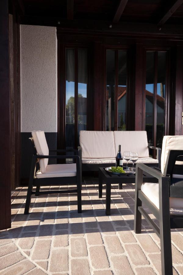 Hvt Comfort Apartments Mezokovesd ภายนอก รูปภาพ
