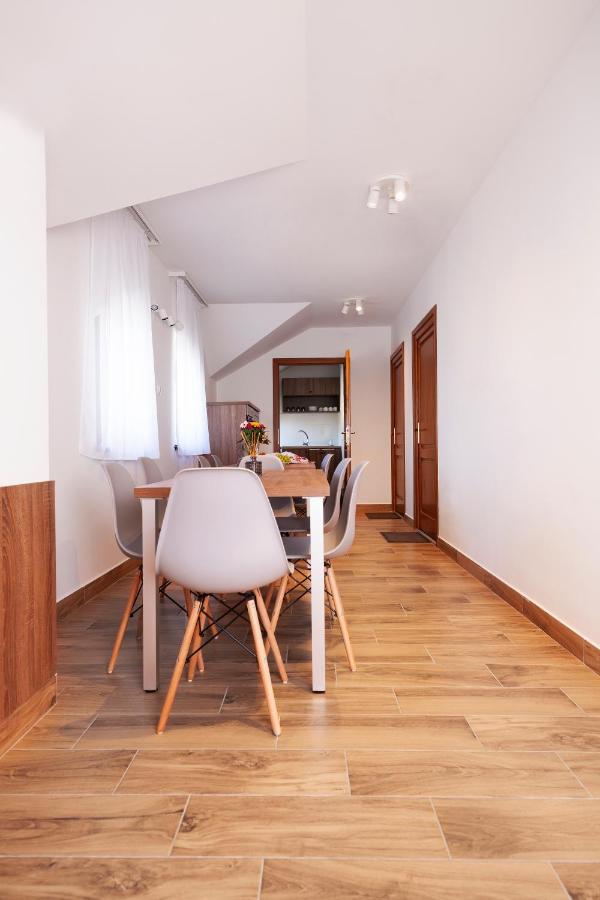 Hvt Comfort Apartments Mezokovesd ภายนอก รูปภาพ