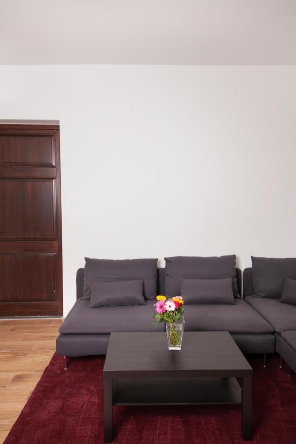 Hvt Comfort Apartments Mezokovesd ภายนอก รูปภาพ