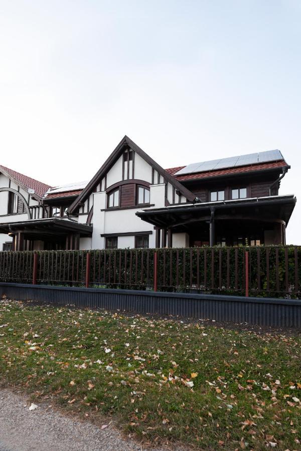 Hvt Comfort Apartments Mezokovesd ภายนอก รูปภาพ