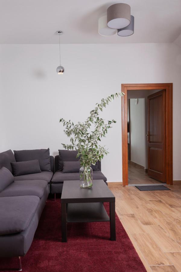 Hvt Comfort Apartments Mezokovesd ภายนอก รูปภาพ