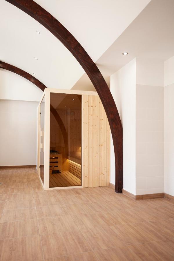 Hvt Comfort Apartments Mezokovesd ภายนอก รูปภาพ