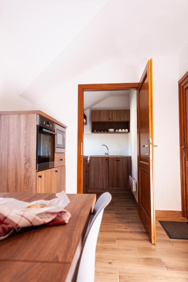 Hvt Comfort Apartments Mezokovesd ภายนอก รูปภาพ