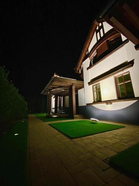 Hvt Comfort Apartments Mezokovesd ภายนอก รูปภาพ