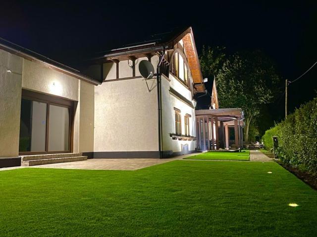Hvt Comfort Apartments Mezokovesd ภายนอก รูปภาพ